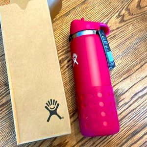 NWT Hydro Flask 20 oz wide straw lid and boot Color Peony